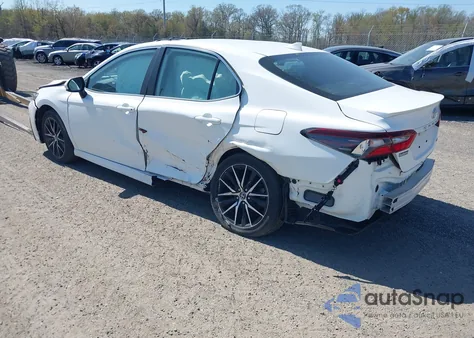 2021 Toyota Camry Se z USA, uszkodzony, nr VIN 4T1G11AK2MU588530